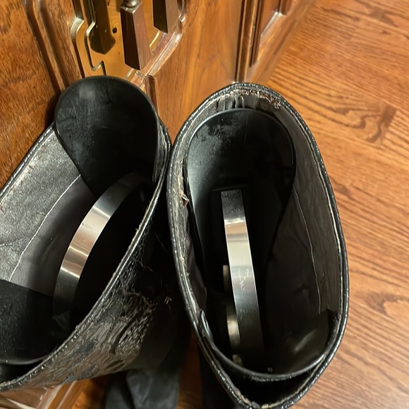 Black suede/crocodile look boots very unique! Size 9 1/2 - Picture 3 of 9